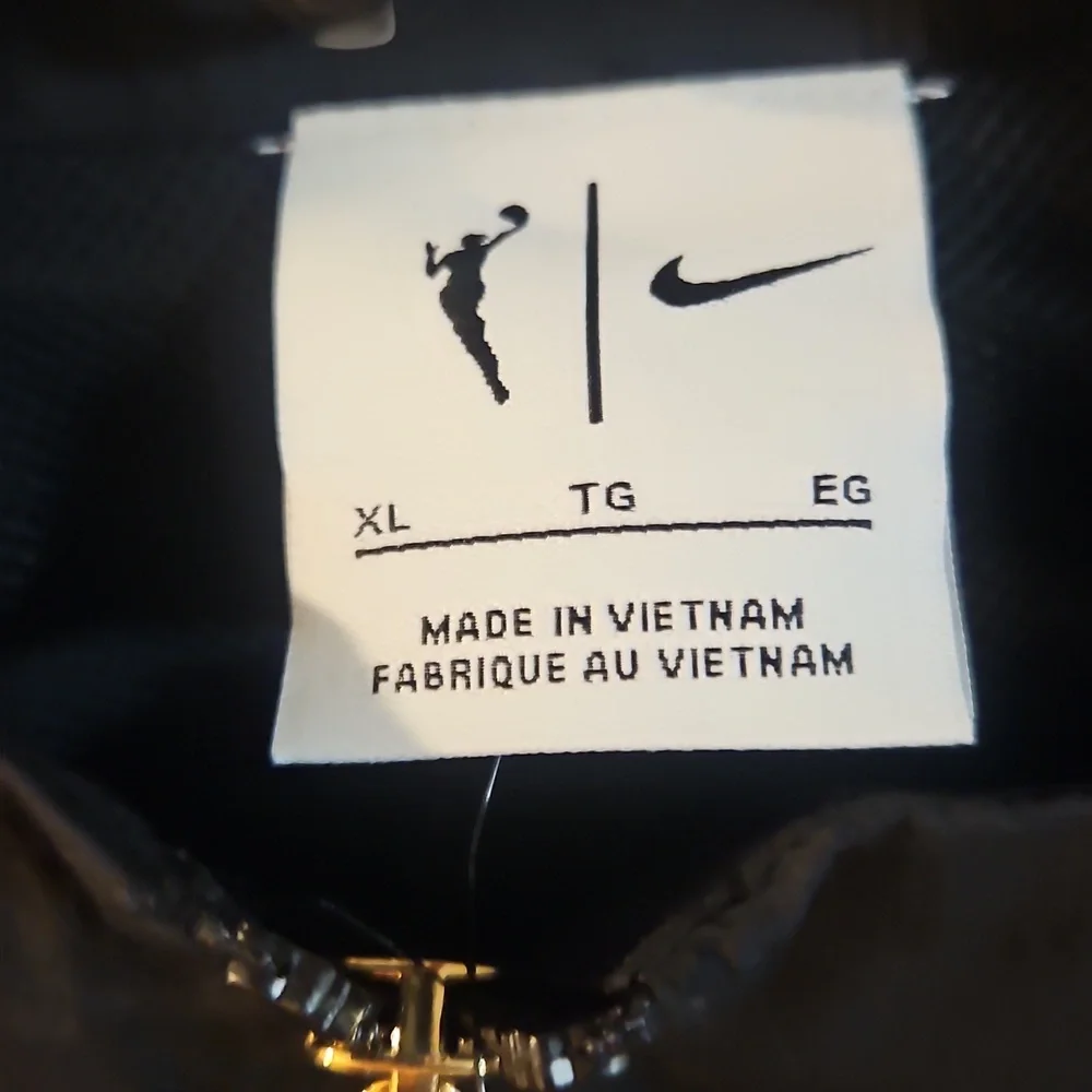 Nike Women's WNBA Black Woven Jacket: LIMITED EDITION: NEW WITH TAGS: SIZE XL - Picture 3 of 9